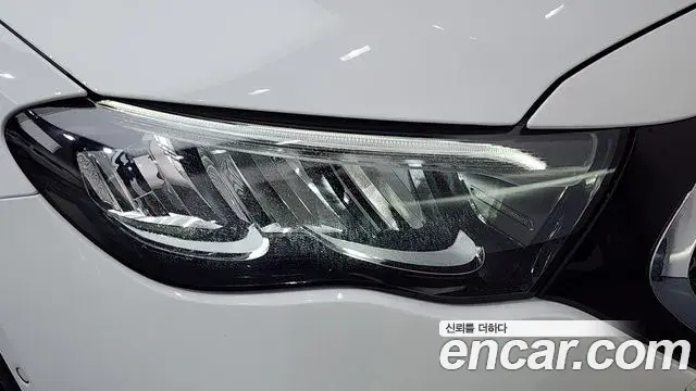Mercedes-Benz E-Class 2025 — Photo 20/34