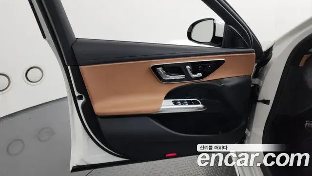 Mercedes-Benz E-Class 2025 — Photo 22/34