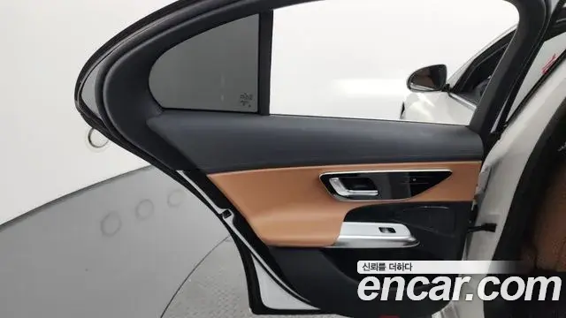 Mercedes-Benz E-Class 2025 — Photo 29/34