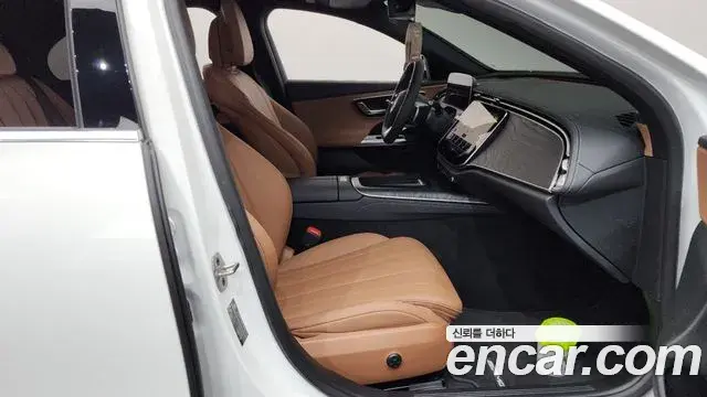 Mercedes-Benz E-Class 2025 — Photo 2/34