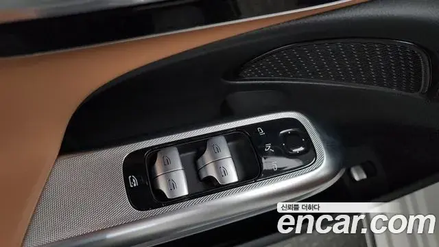 Mercedes-Benz E-Class 2025 — Photo 34/34