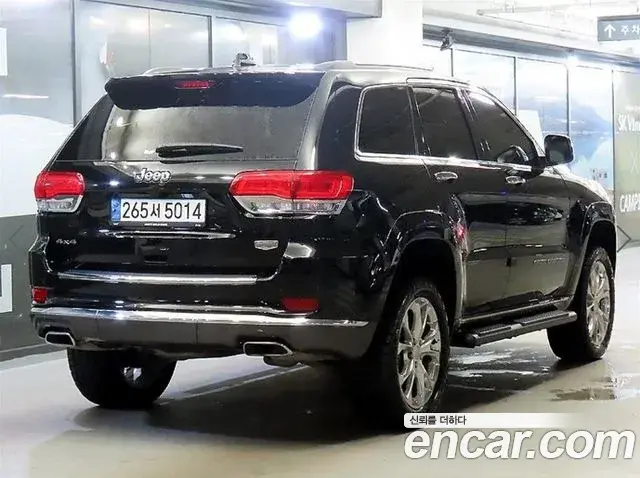 Jeep Grand Cherokee 2021 — Photo 16/20