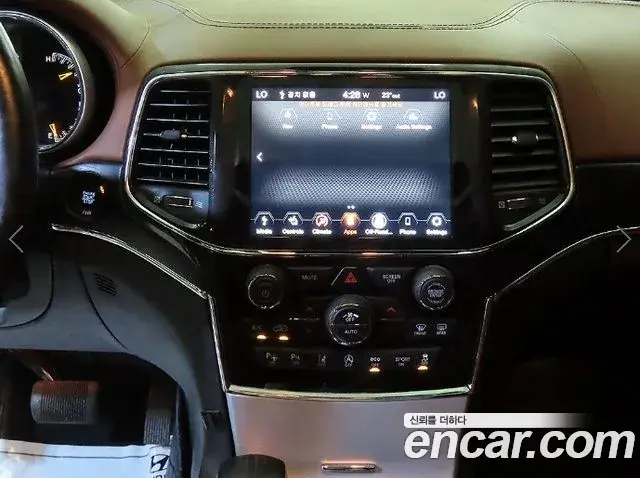 Jeep Grand Cherokee 2021 — Photo 7/20