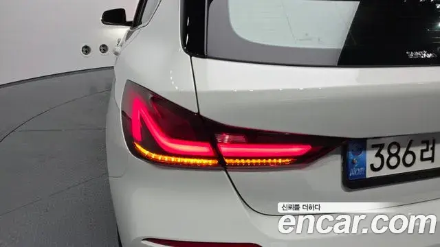 BMW 1 Series 2021 — Şəkil 17/36