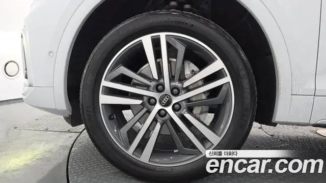 Audi Q5 2022 — ფოტო 16/34