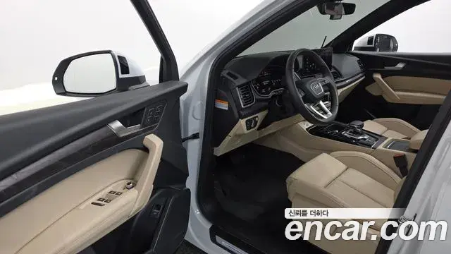Audi Q5 2022 — ფოტო 29/34