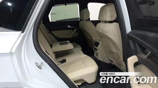 Audi Q5 2022 — ფოტო 14/34