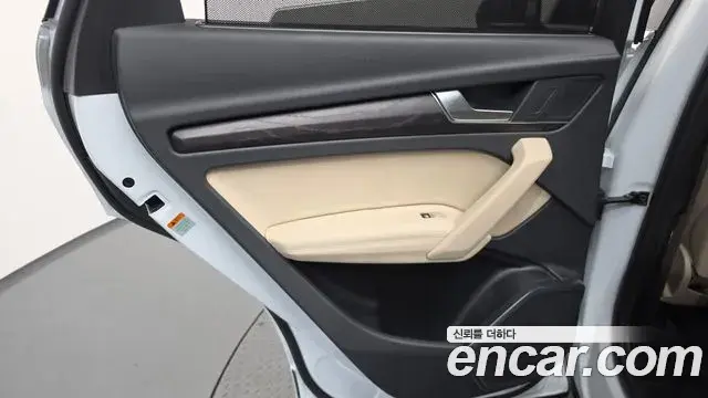 Audi Q5 2022 — ფოტო 32/34