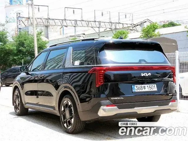 Kia Carnival 2025 — Photo 2/20
