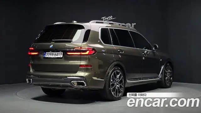 BMW X7 2025 — ფოტო 34/38