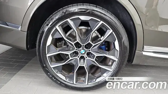 BMW X7 2025 — ფოტო 32/38