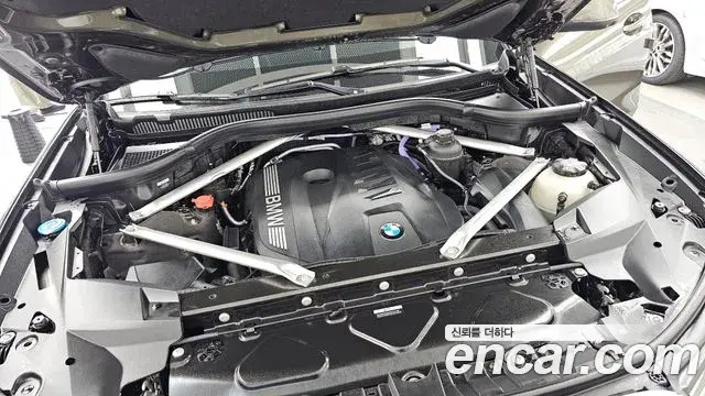 BMW X7 2025 — ფოტო 14/38