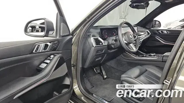 BMW X7 2025 — ფოტო 29/38