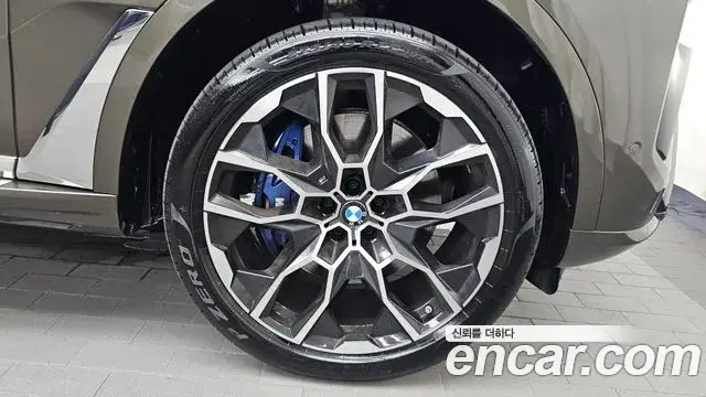 BMW X7 2025 — ფოტო 26/38