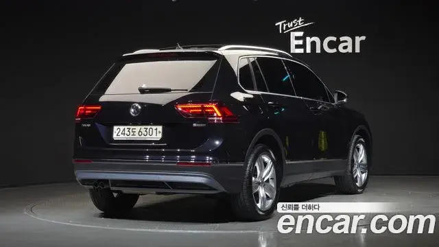Volkswagen Tiguan 2020 — Şəkil 18/20