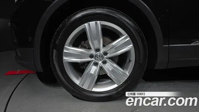 Volkswagen Tiguan 2020 — Şəkil 13/20
