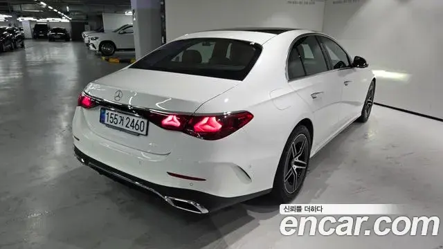 Mercedes-Benz E-Class 2025 — Photo 3/20