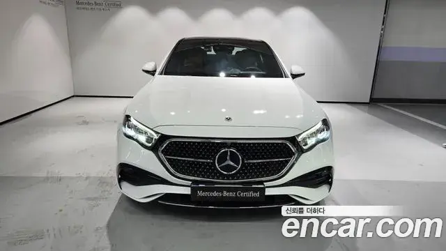 Mercedes-Benz E-Class 2025 — Photo 5/20