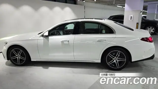 Mercedes-Benz E-Class 2025 — Photo 7/20