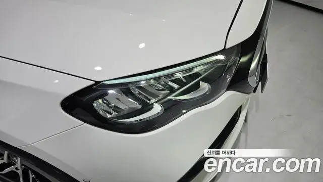 Mercedes-Benz E-Class 2025 — Photo 11/20