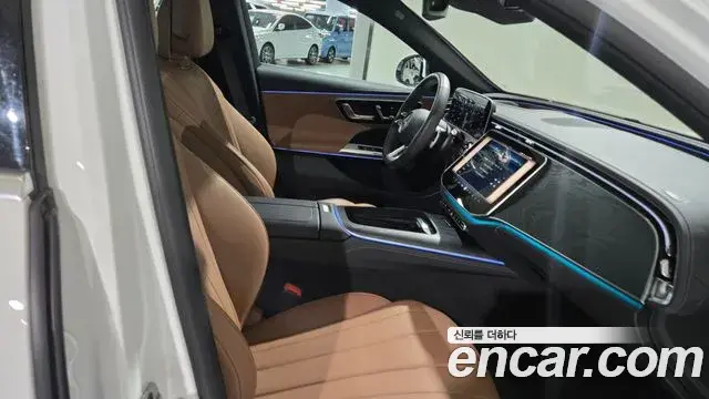 Mercedes-Benz E-Class 2025 — Photo 17/20
