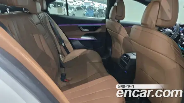 Mercedes-Benz E-Class 2025 — Photo 19/20