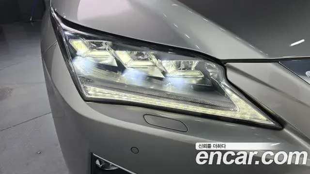 Lexus RX450h 2018 — ფოტო 27/33