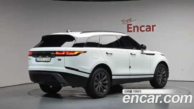 Land Rover Range Rover Velar 2022 — ფოტო 28/38