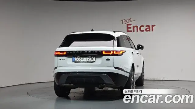 Land Rover Range Rover Velar 2022 — ფოტო 21/38