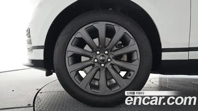 Land Rover Range Rover Velar 2022 — ფოტო 8/38