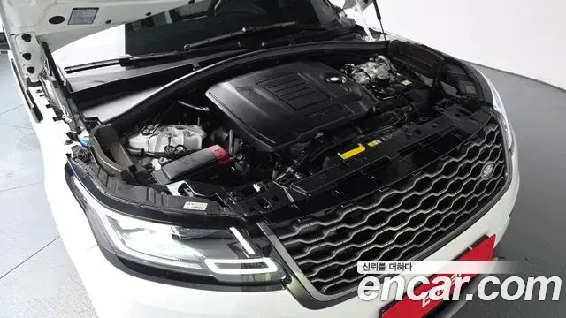 Land Rover Range Rover Velar 2022 — ფოტო 12/38