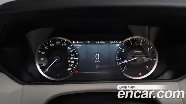 Land Rover Range Rover Velar 2022 — ფოტო 2/38