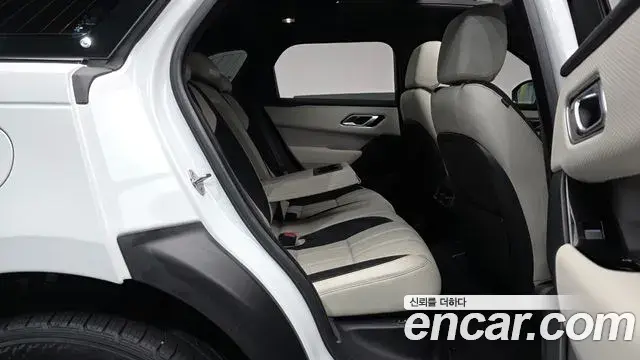 Land Rover Range Rover Velar 2022 — ფოტო 27/38