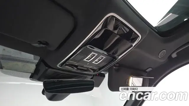 Land Rover Range Rover Velar 2022 — ფოტო 38/38