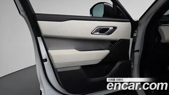 Land Rover Range Rover Velar 2022 — ფოტო 20/38