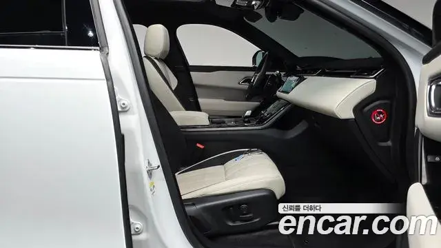 Land Rover Range Rover Velar 2022 — ფოტო 32/38