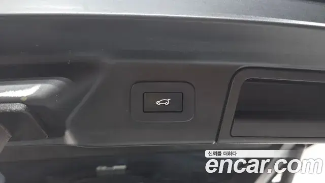 Land Rover Range Rover Velar 2022 — ფოტო 34/38