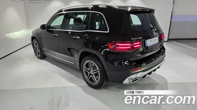 Mercedes-Benz GLB-Class 2025 — Фото 3/20