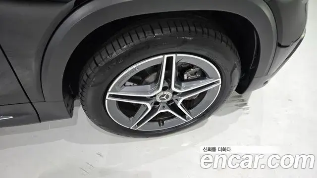 Mercedes-Benz GLB-Class 2025 — Фото 5/20