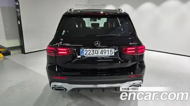 Mercedes-Benz GLB-Class 2025 — Фото 10/20