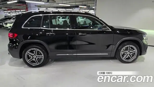Mercedes-Benz GLB-Class 2025 — Фото 8/20