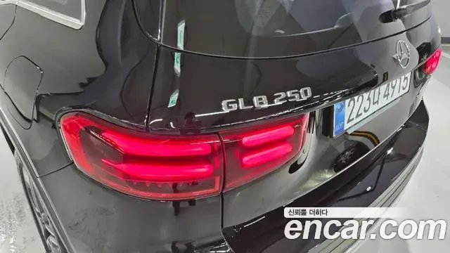 Mercedes-Benz GLB-Class 2025 — Фото 13/20