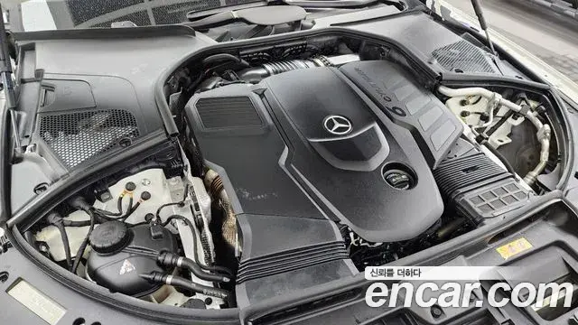 Mercedes-Benz S-Class 2023 — Photo 16/33