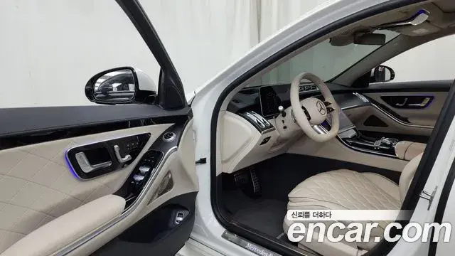 Mercedes-Benz S-Class 2023 — Photo 2/33