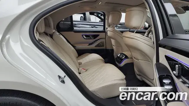 Mercedes-Benz S-Class 2023 — Photo 17/33