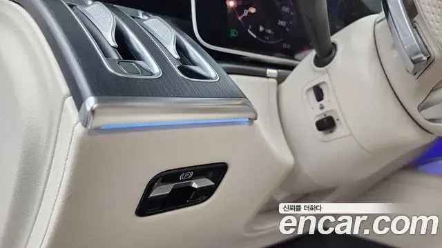 Mercedes-Benz S-Class 2023 — Photo 8/33