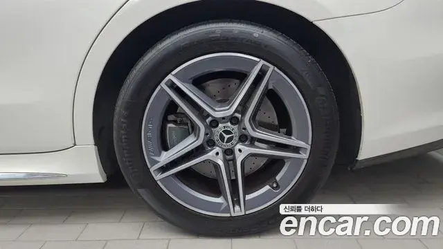 Mercedes-Benz S-Class 2023 — Photo 22/33