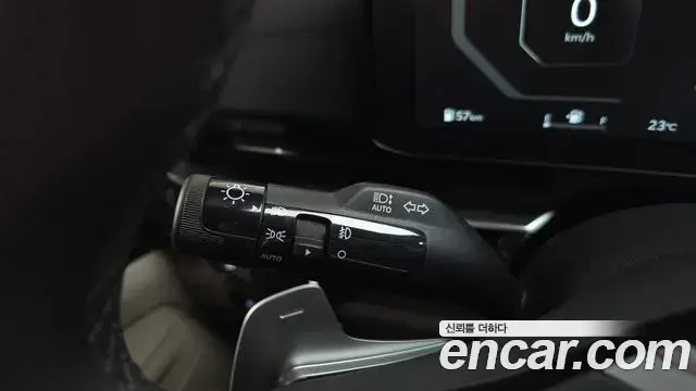 Kia Carnival 2024 — Şəkil 28/33