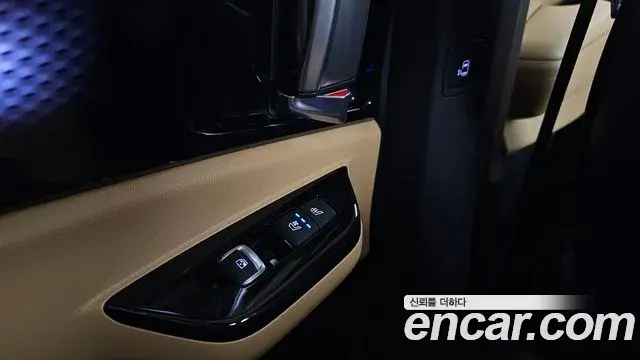 Kia Carnival 2022 — Photo 19/20