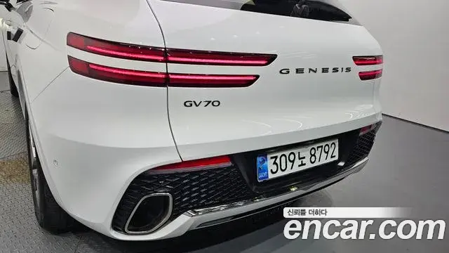 Genesis GV70 2022 — Photo 14/34